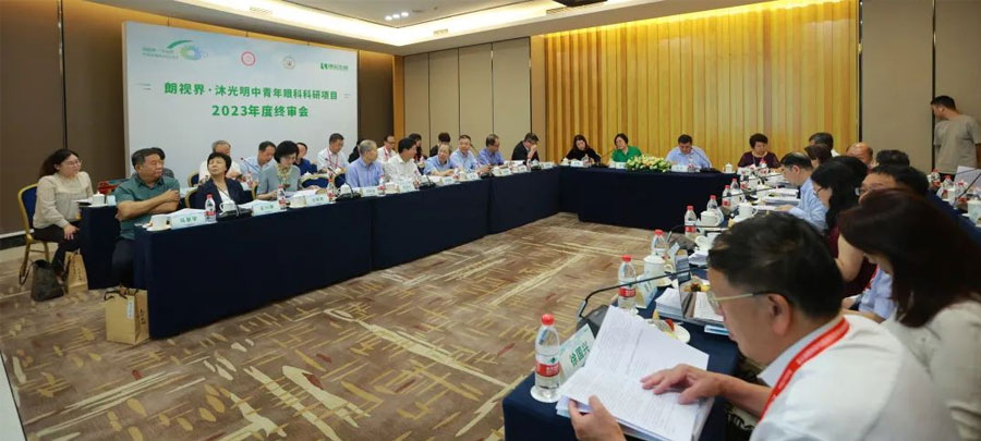 2023年8月3日，由白求恩公益基金會主辦的“朗視界·沐光明中青年眼科科研項目”2023年度項目終審會，在重慶順利召開。